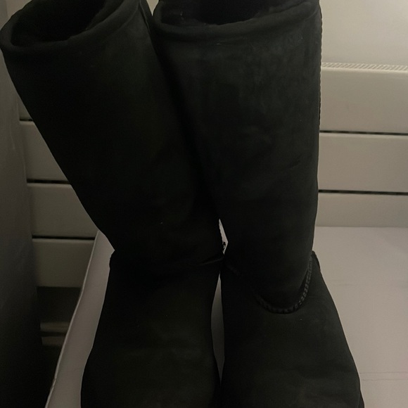 Ugg Boots - Picture 1 of 4